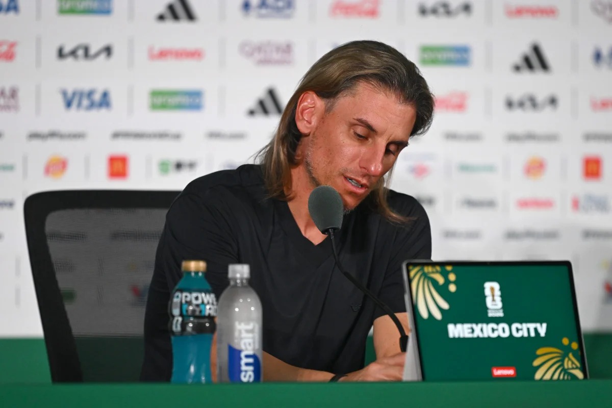 Eliminação para o México leva Beccacece a deixar o Equador