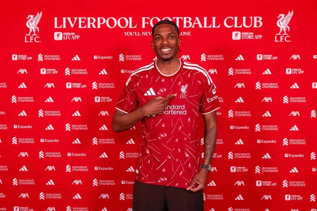Jeremy Jacquet reforça o Liverpool após transferência do Rennes