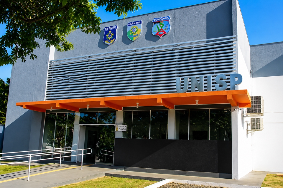 Ação da Polícia Militar apreende drogas, dinheiro e motocicleta