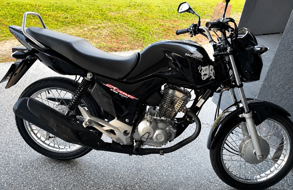 PM intercepta motocicleta após perseguição no centro de Cacoal, RO