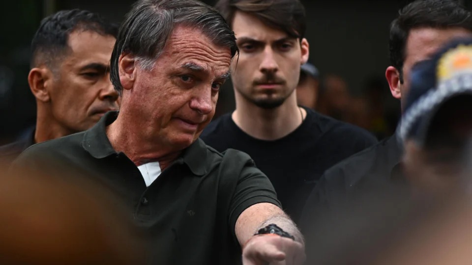 Caso Bolsonaro: defesa informa que armas estão armazenadas no Exército