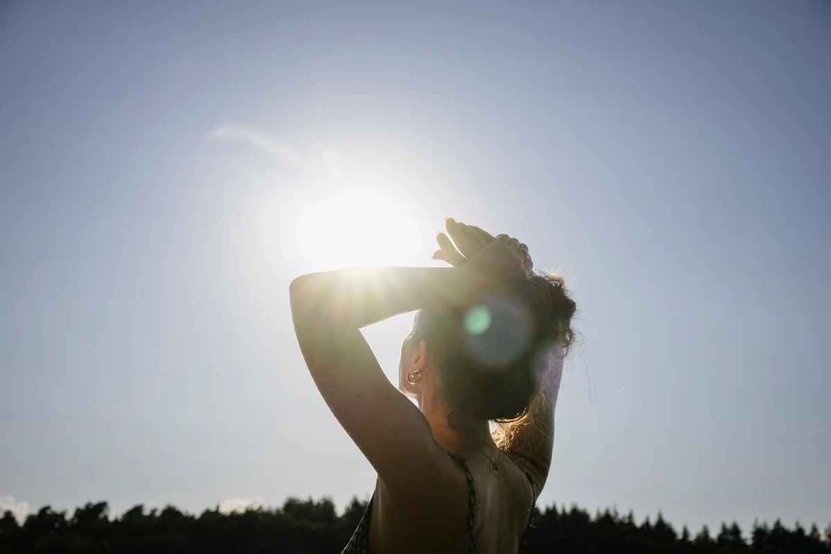 Entenda por que quem toma sol também pode ter deficiência de vitamina D