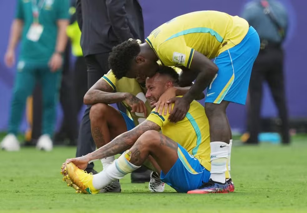 Estratégia de Ancelotti falha e Seleção piora após alterações na Copa