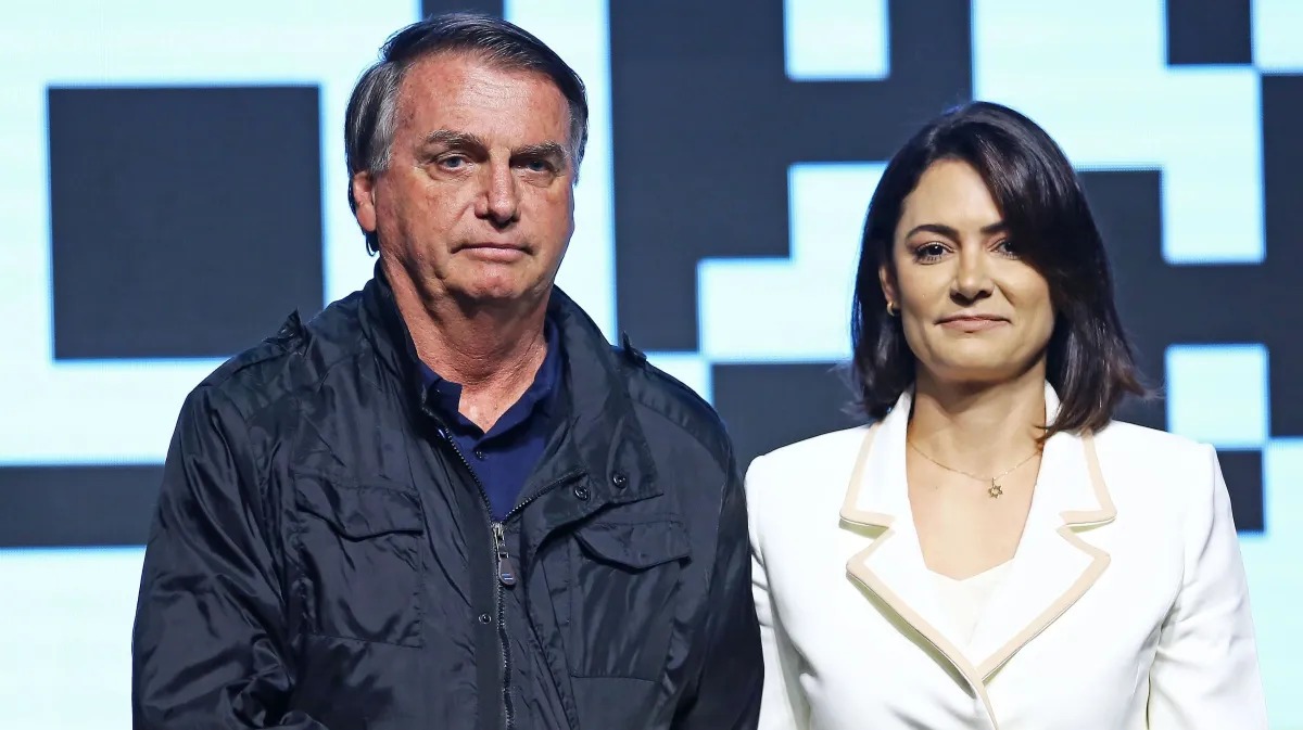 Bolsonaro articula para manter Michelle na disputa pelo Senado