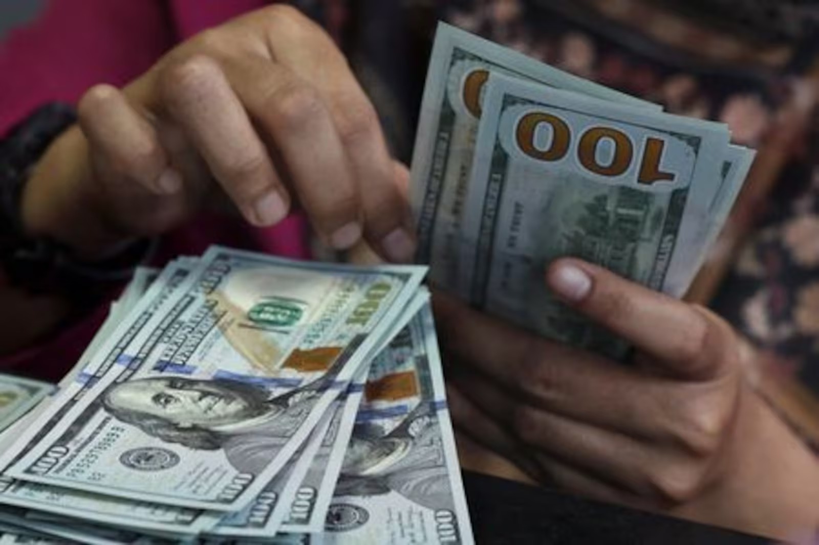 Dólar fecha em queda a R$ 5,13 impulsionado por commodities valorizadas
