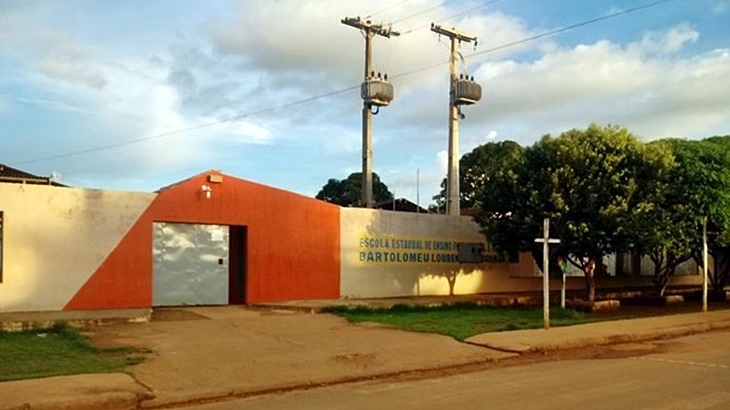Rapazes de 17 e 18 anos, deixaram professores e alunos apavorados, com bombinhas, em escola de Vale do Anari, RO