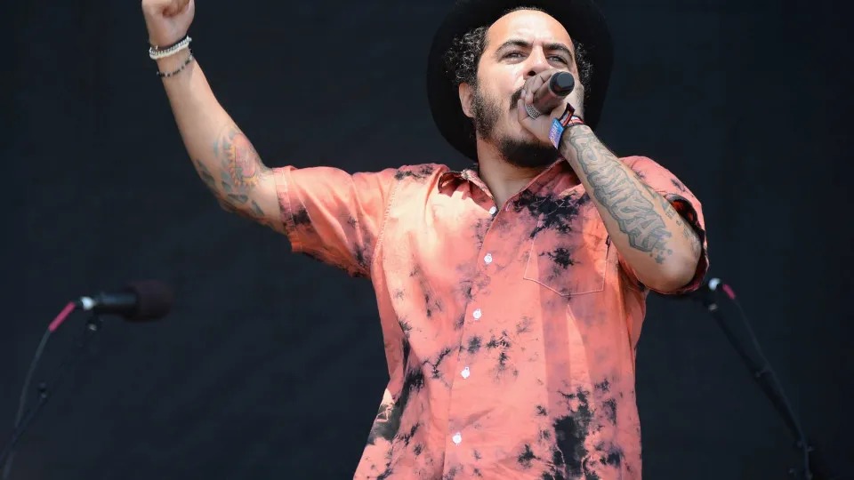Crédito de compositora em música de D2 gera disputa judicial