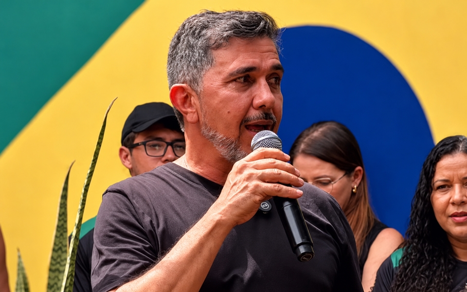 Amarilson Carvalho participa da entrega de veículo para a AMEC