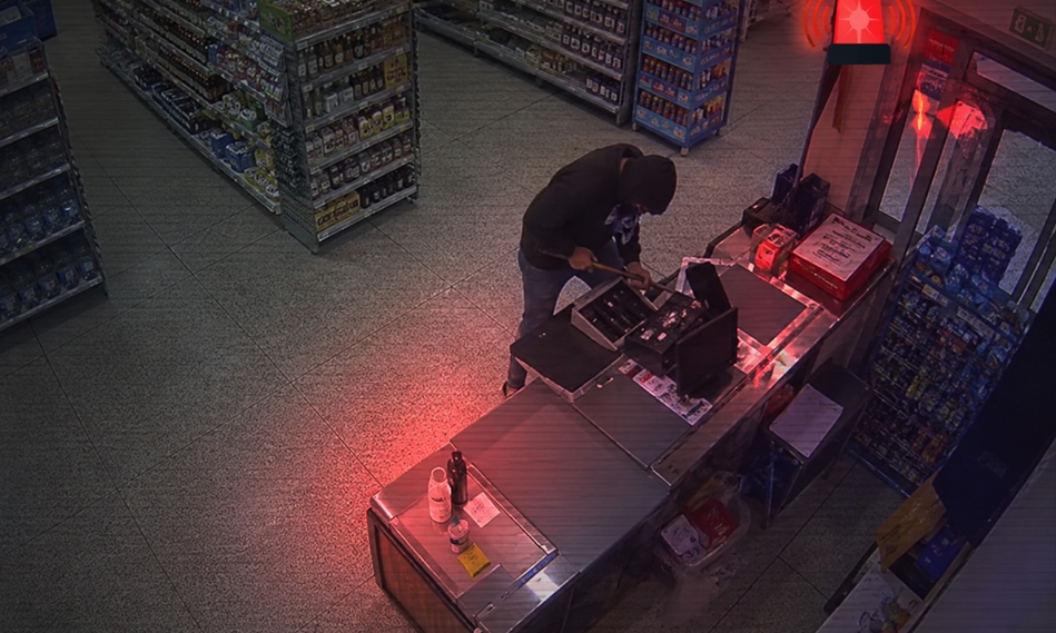 Homem arromba supermercado, mas foge após disparo de alarme