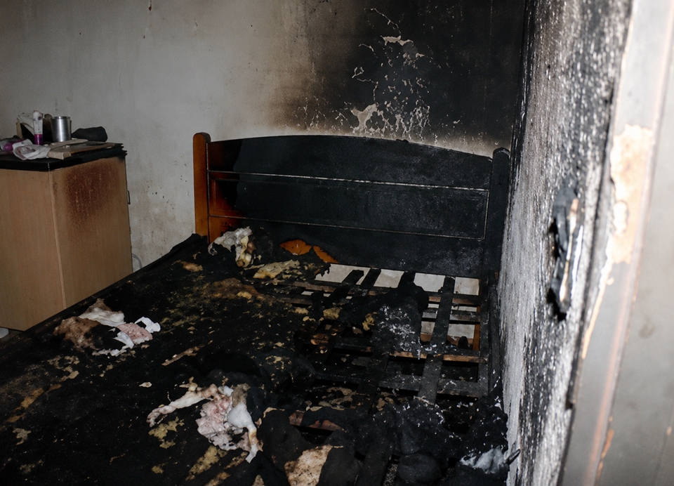 Mulher é presa suspeita de incendiar quarto após discussão, em Rolim de Moura, RO