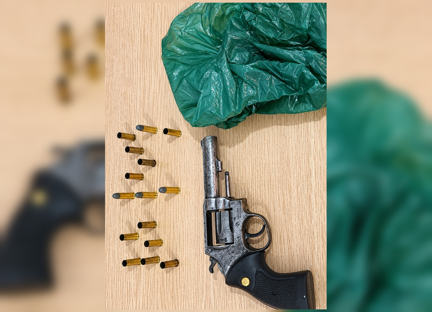 Homem é preso com revólver e acusado de oferecer R$ 5 mil a policiais em Jaru, RO