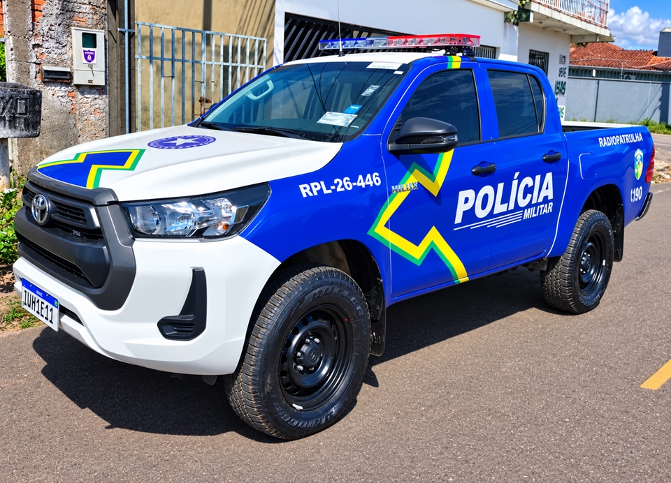 Duas pessoas ficam feridas após colisão entre moto e Montana, em Cacoal, RO