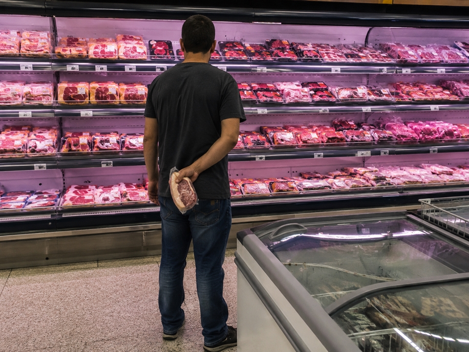 Homem é detido após furtar peça de picanha avaliada em mais de R$ 150 em supermercado de Cacoal, RO