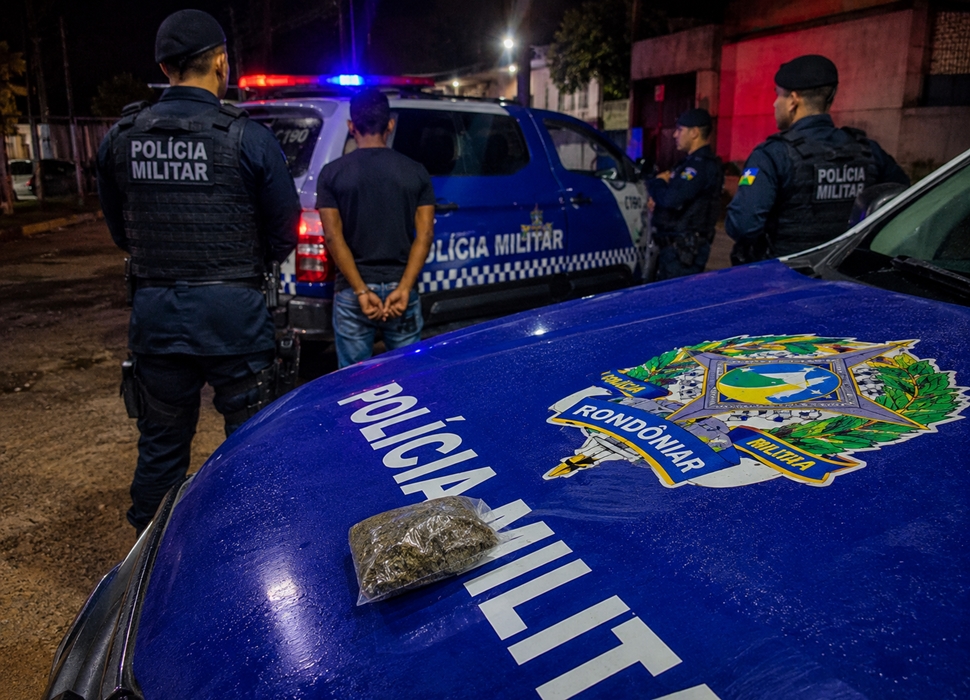 PM apreende porção de maconha durante abordagem em posto de combustíveis em Cacoal, RO