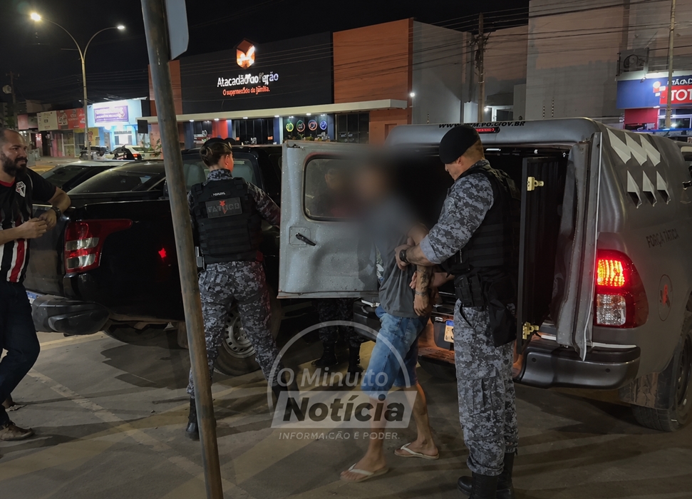 Suspeito de furto é localizado escondido em quarto e arma de fogo é apreendida, em Cacoal, RO