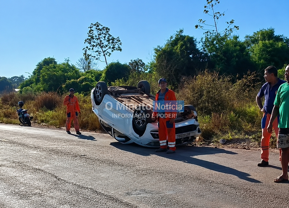 Automóvel capota na RO-383 após motorista relatar ter sido fechada durante ultrapassagem