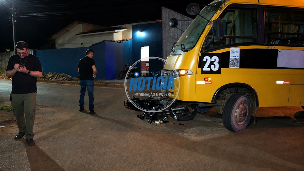 Ônibus escolar que bateu em entregador de moto, está com pendência no Detran, em Cacoal, RO