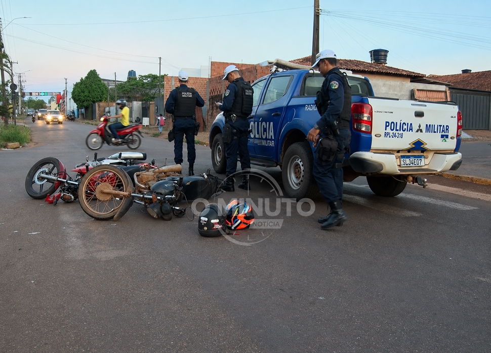 Motociclistas ficam feridos após colisão em cruzamento no bairro Teixeirão, em Cacoal, RO