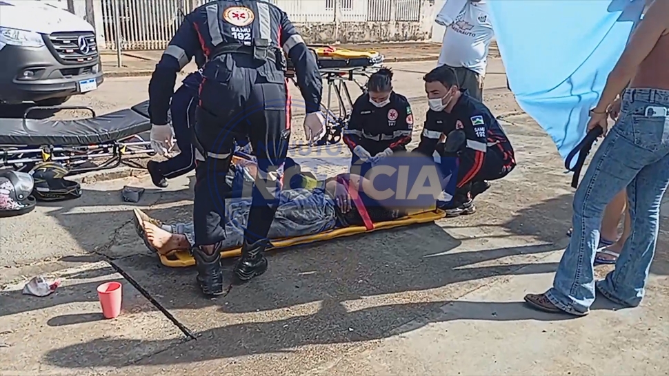 Acidente entre carro e motocicleta deixa duas pessoas feridas