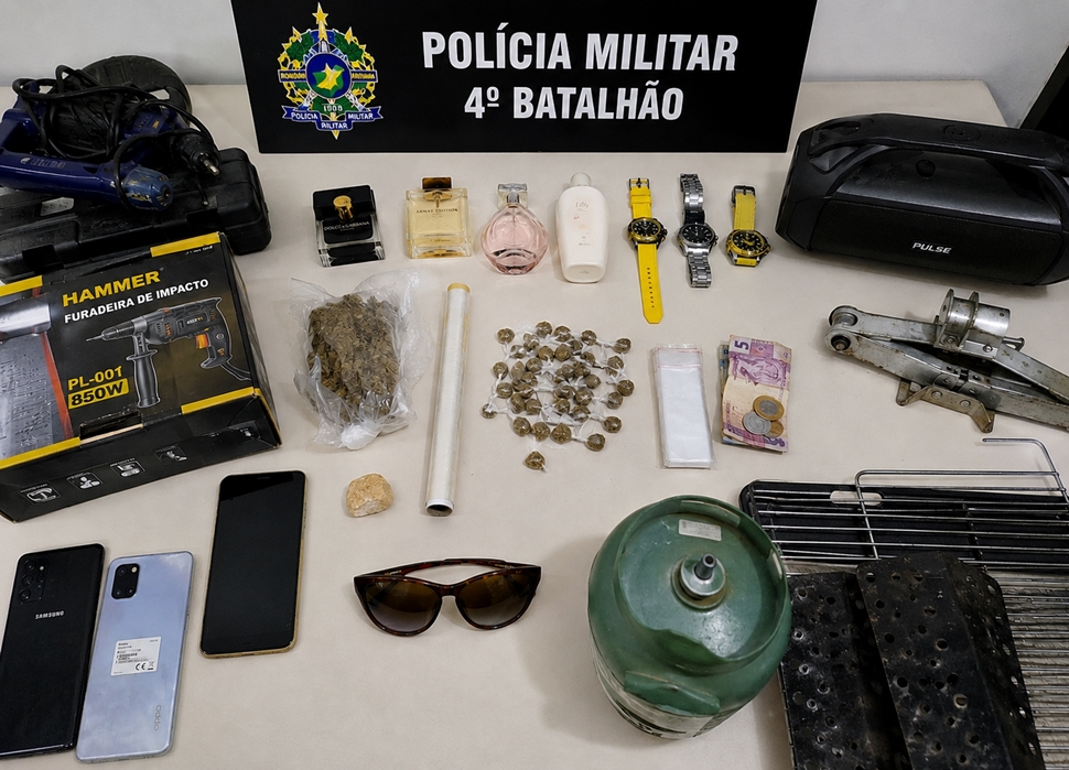 Polícia apreende drogas e objetos de procedência não esclarecida durante ação em Cacoal, RO