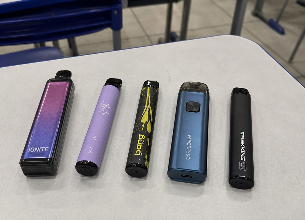 Patrulha Escolar apreende cinco vapes com estudantes em escola de Cacoal, RO