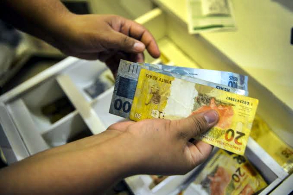 Brasileiros ainda têm bilhões de reais esquecidos em bancos