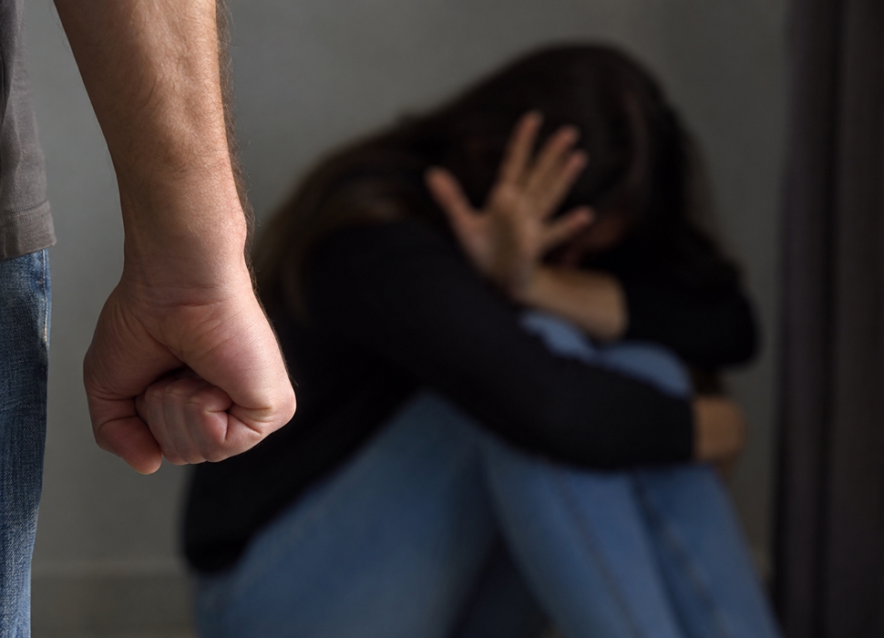 Mulher relata ter sido agredida, amarrada e impedida de chamar a polícia em Cacoal, RO