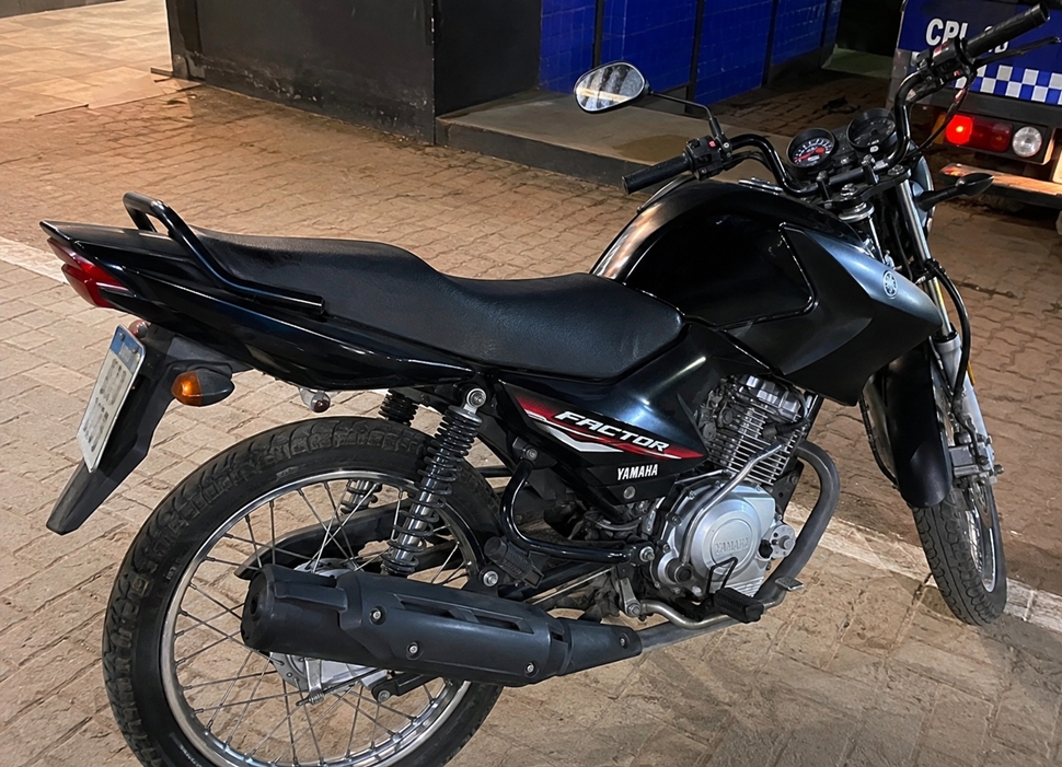 Motocicleta com registro de furto é apreendida durante negociação
