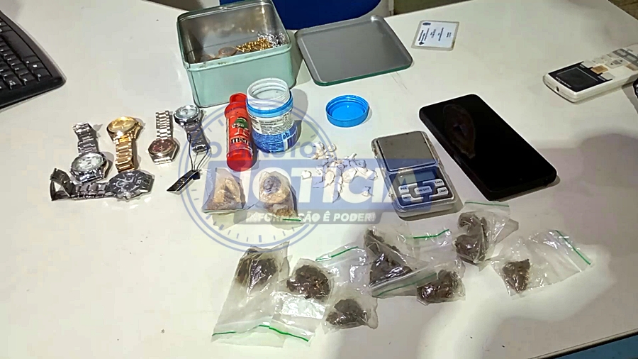 Força Tática apreende crack e maconha em residência e prende suspeito