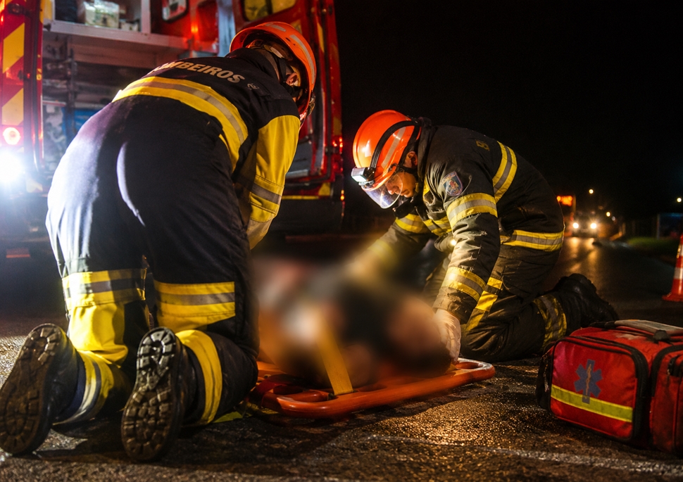Condutor invade pista e provoca acidente na BR-364