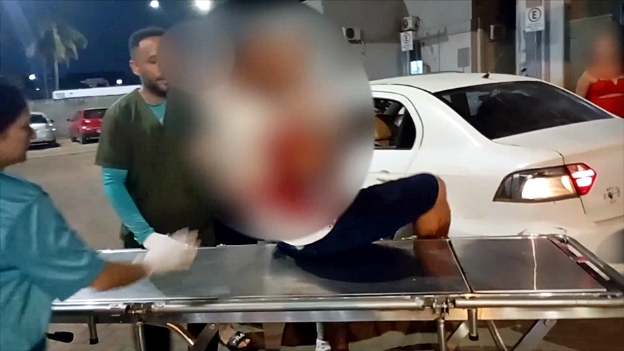 Briga em bar termina com dois homens feridos a faca