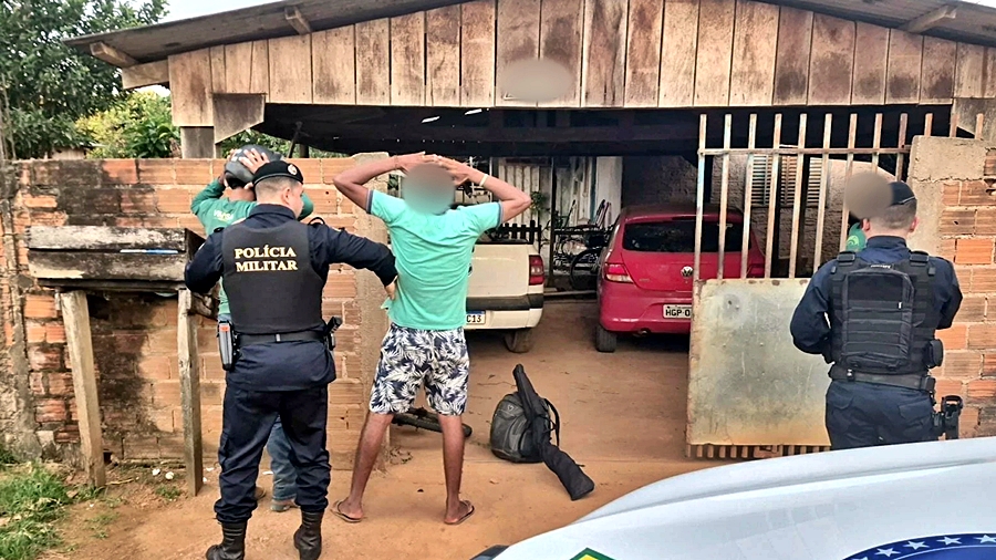 Polícia apreende duas armas e 17 munições durante abordagem
