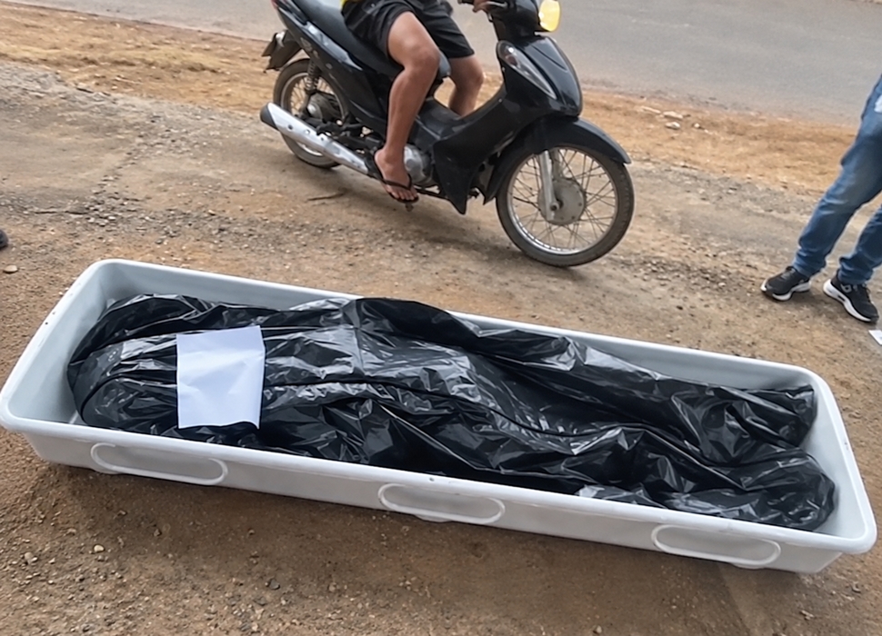Caixa com corpo cai de veículo do IML durante trajeto na zona sul de Porto Velho