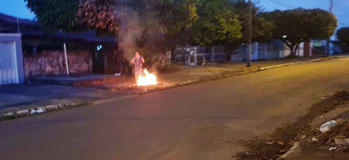 População deve ficar atenta a Lei 9.605, sobre poluição, especialmente os que são acostumados a queimar o lixo, em Jaru, RO