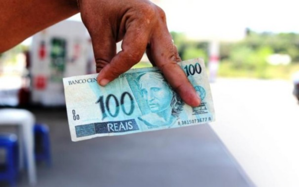 Mulher identificada apenas por ‘Sandra’ pode estar espalhando dinheiro falso em Jaru, RO