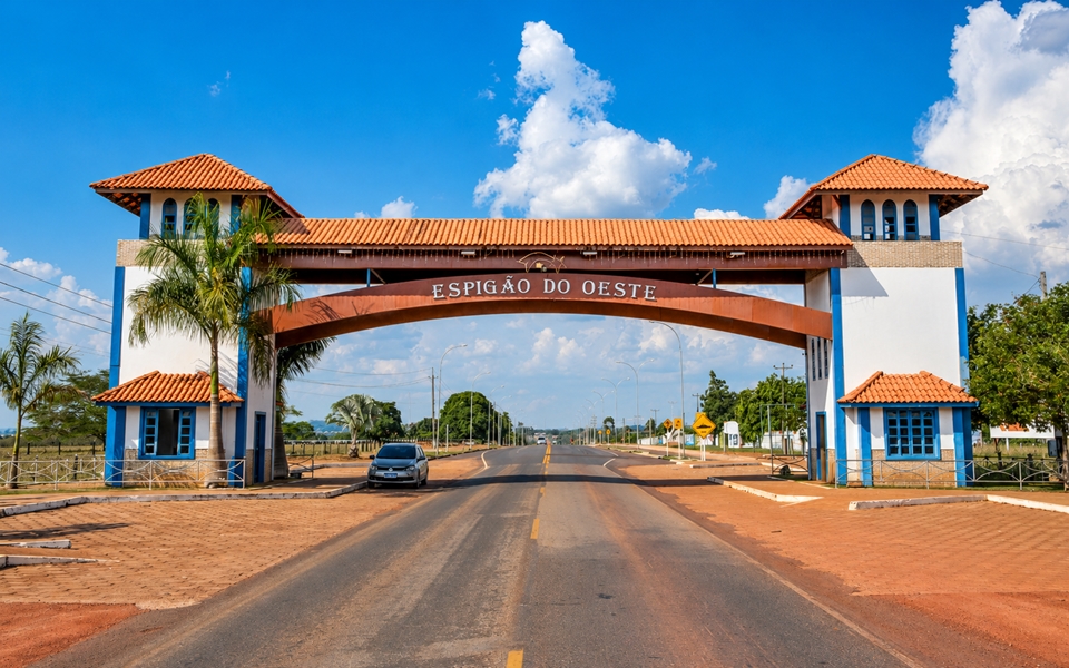 Espigão do Oeste homologa mais de R$ 10 milhões para transporte escolar