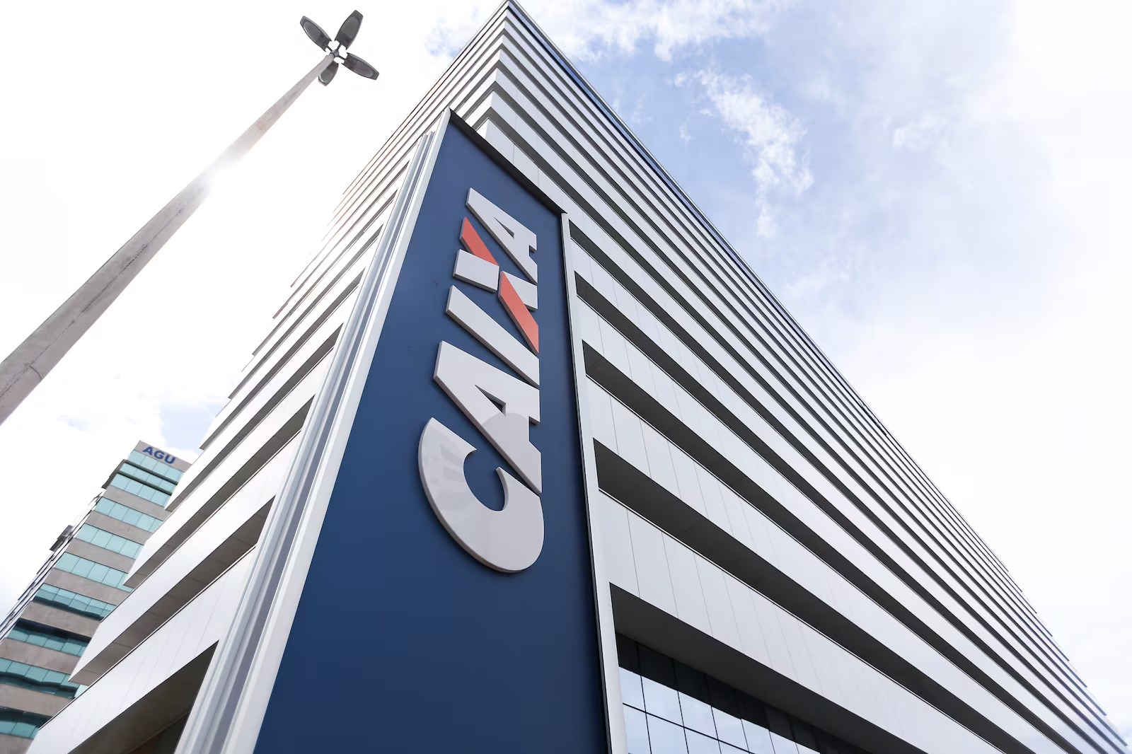 Agências da Caixa retomam atendimento após TST determinar encerramento da greve