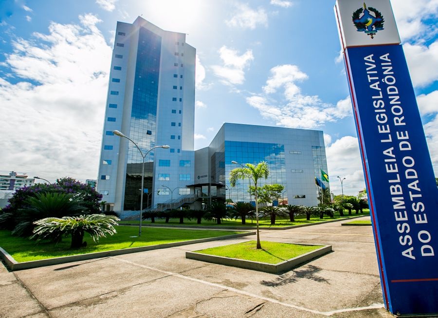 Assembleia de Rondônia reajusta contrato de buffet para mais de R$ 3 mi, anuais