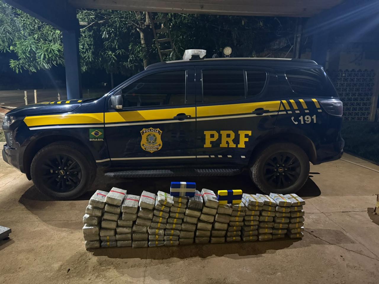 PRF apreende mais de 625 kg de drogas em caminhão na BR-364