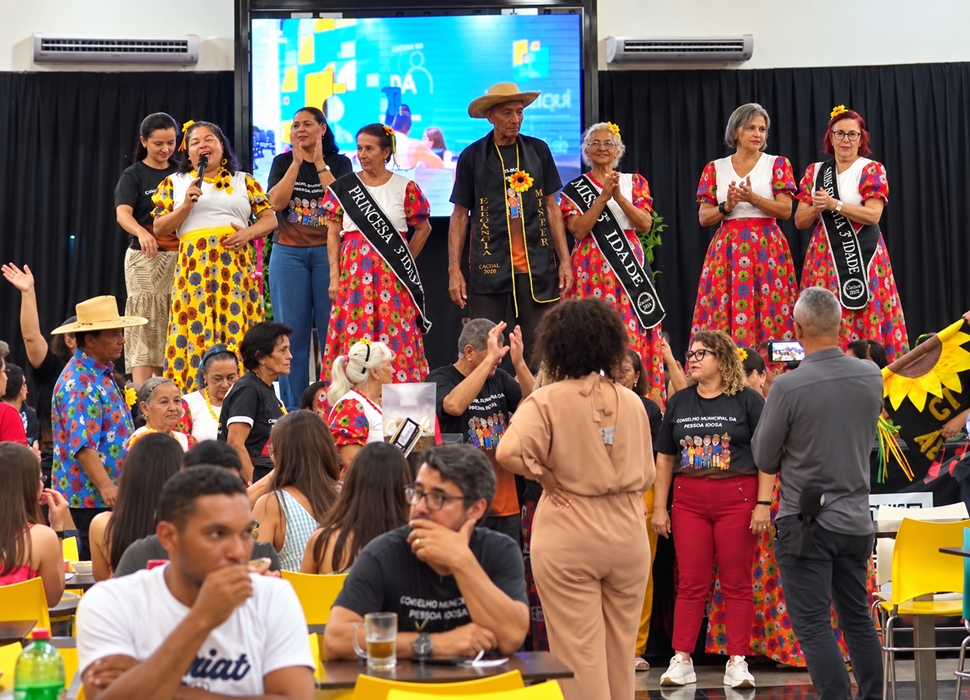 Grupo da Melhor Idade leva música, dança e alegria ao Cacoal Shopping