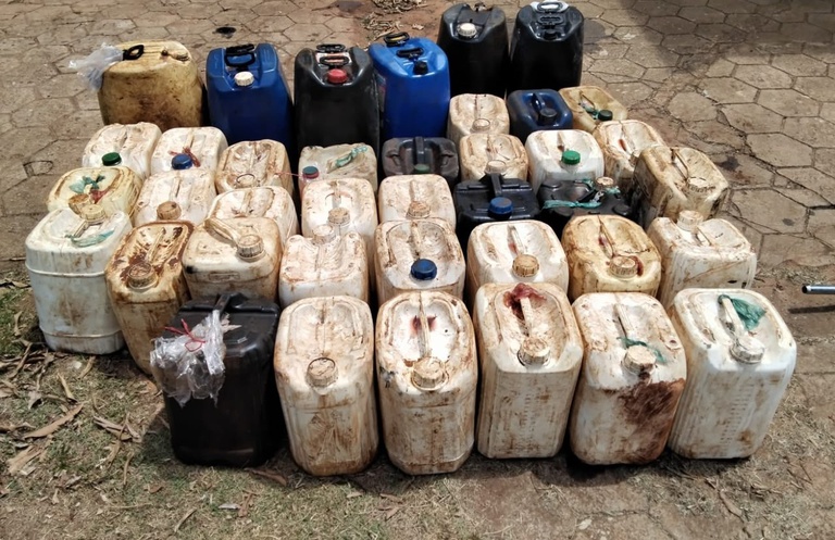 PF apreende cerca de mil litros de combustível em porto clandestino de Guajará-Mirim