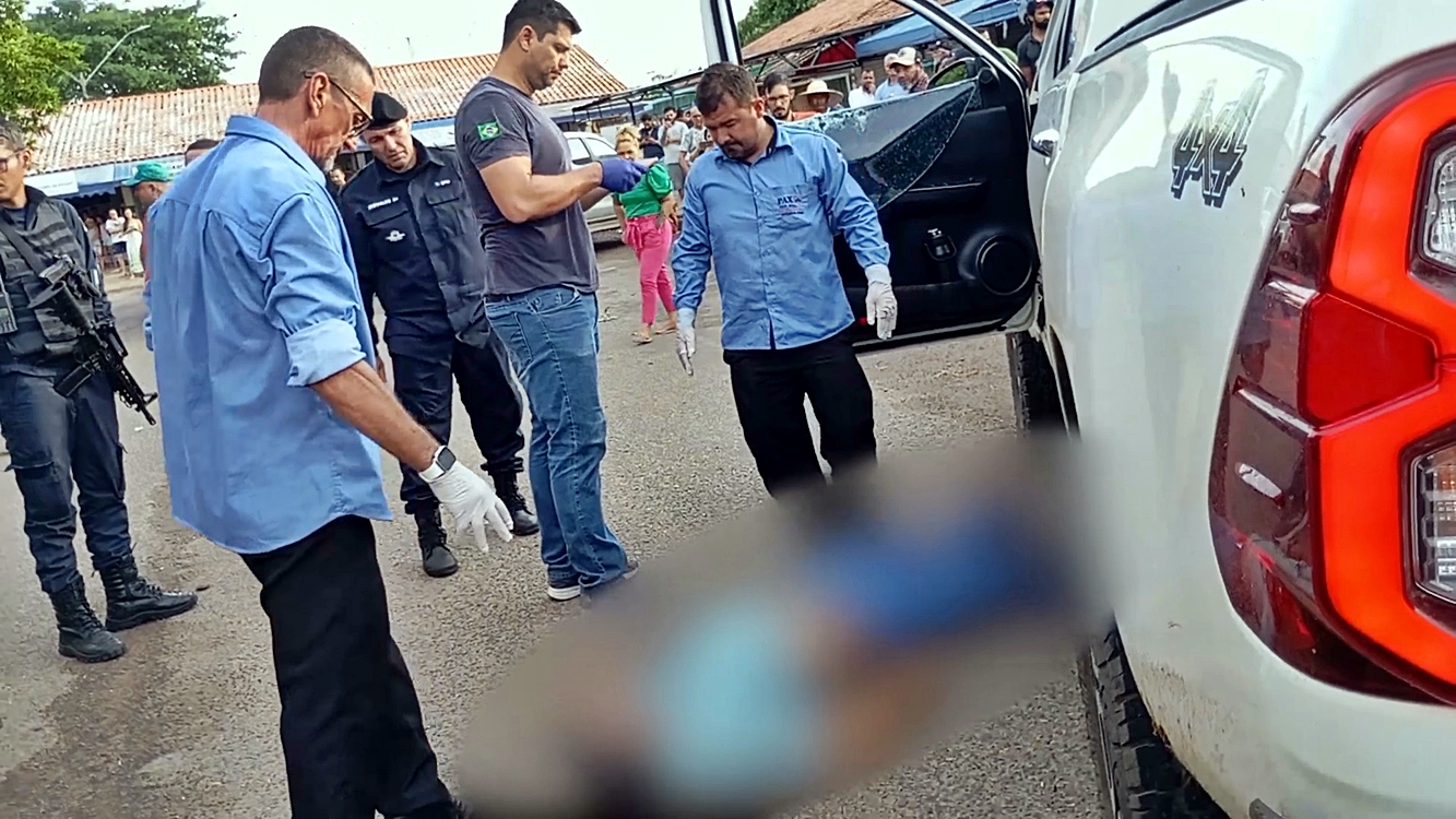 Criança escapa milagrosamente de disparos que mataram o pai