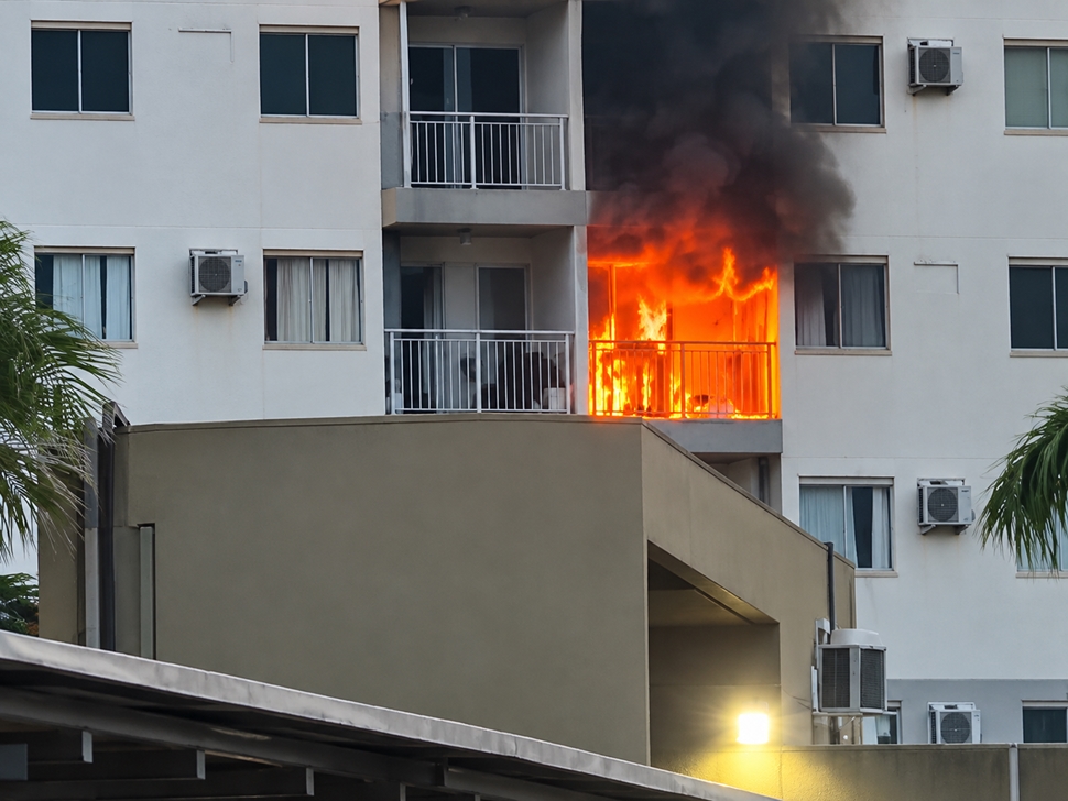 Incêndio em condomínio de Porto Velho deixa pelo menos seis feridos; moradora foi internada na UTI