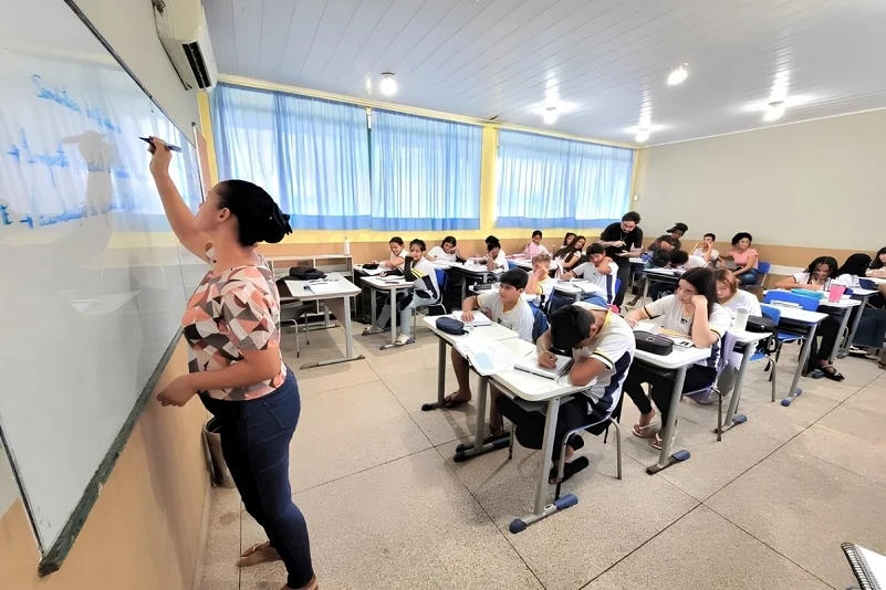 Dia do Professor: tecnologia amplia desafios nas escolas públicas de Rondônia