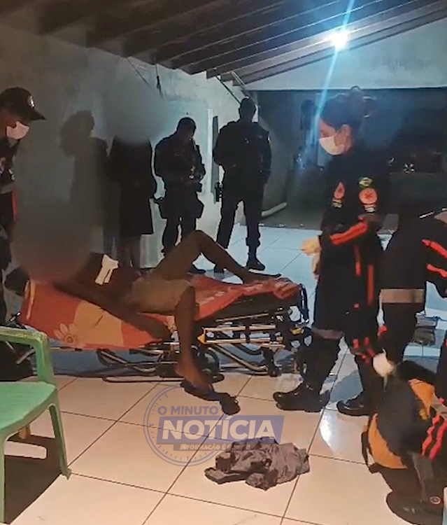 Homem é esfaqueado no abdômen durante briga em Ariquemes; suspeito foge após danificar motocicleta