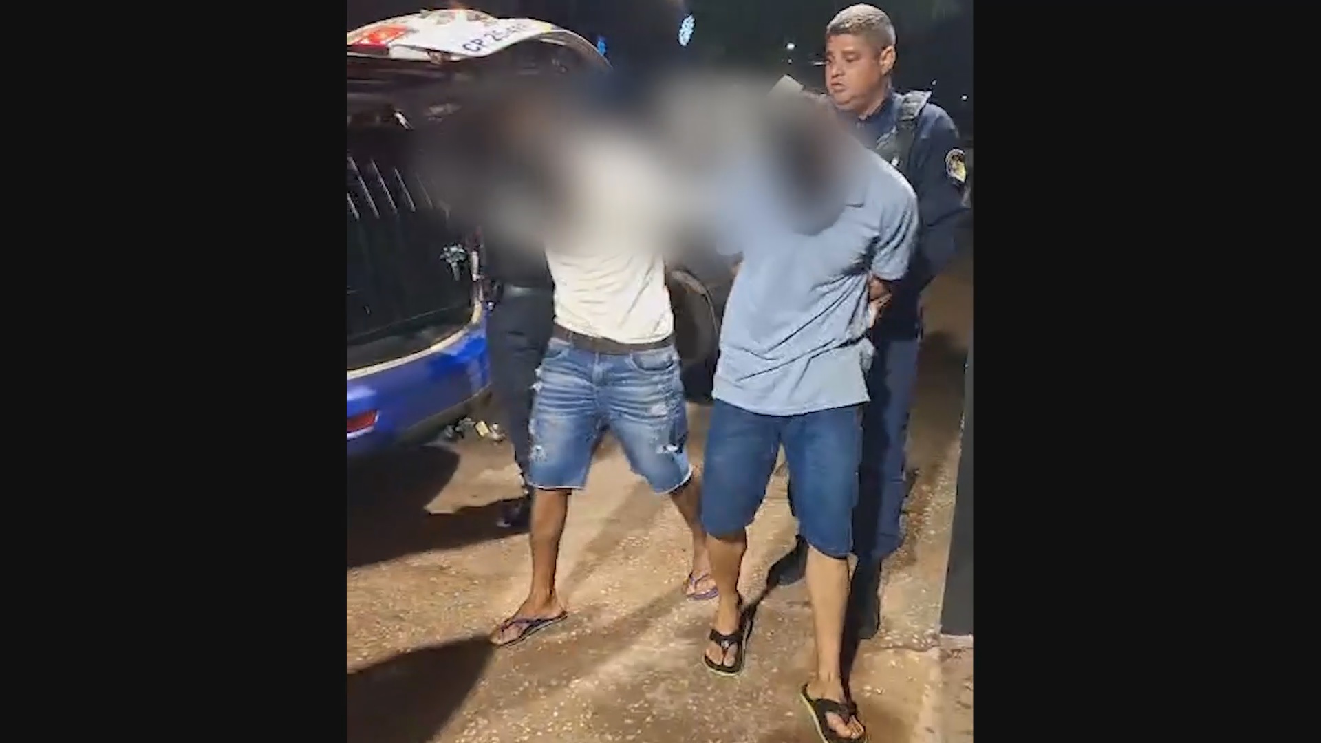 Dois são presos após assaltar mulher que saia da igreja