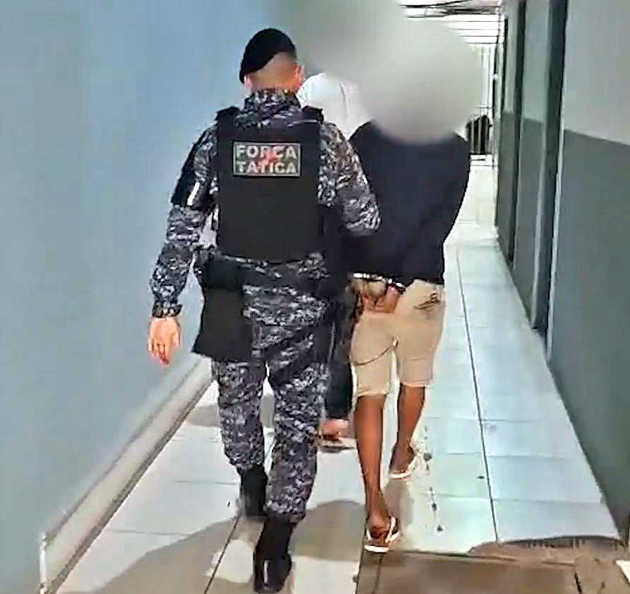 Motorista de aplicativo é preso com 60 porções de suposta maconha