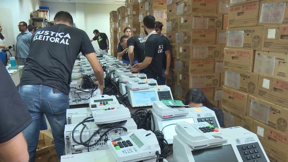 Justiça Eleitoral inicia lacração das urnas em Cacoal e Ministro Andreazza