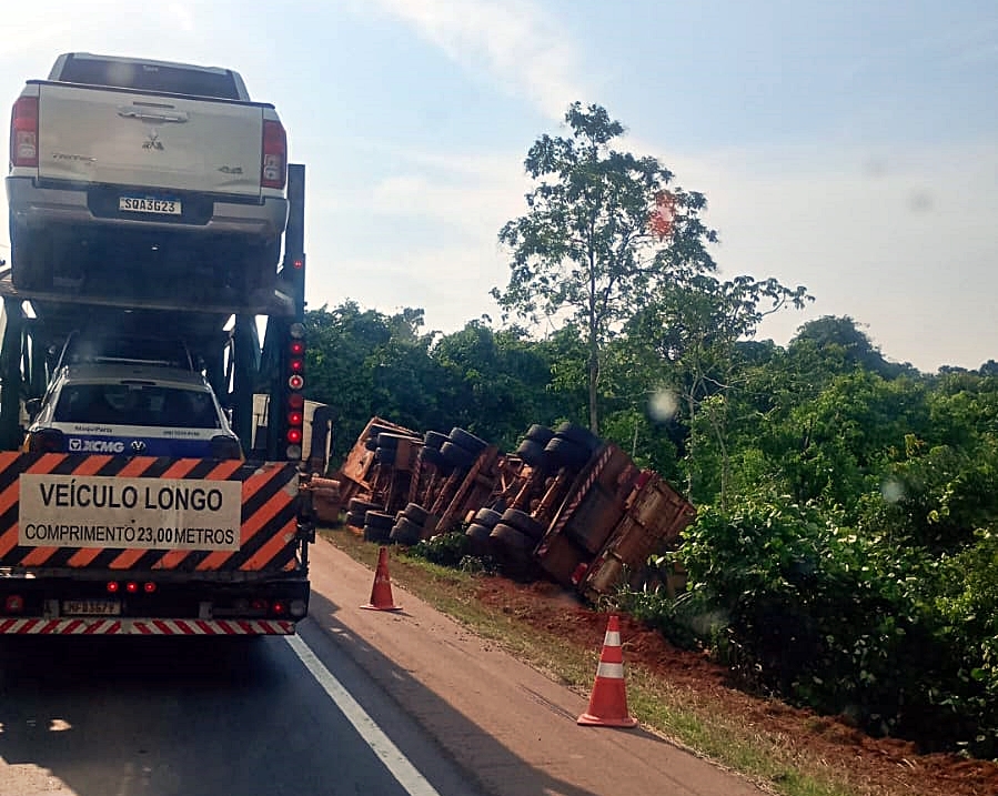 Acidente envolvendo caminhões é registrado próximo ao acesso a Rolim de Moura, RO