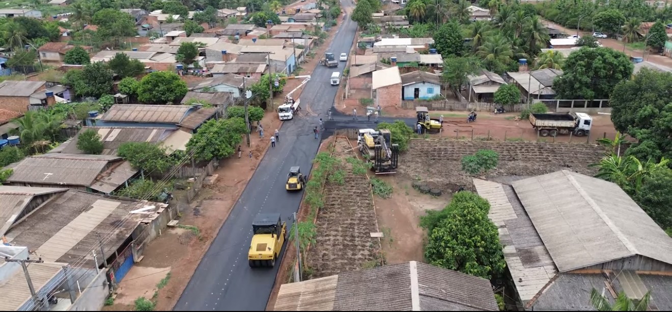 Após mais de 30 anos de espera, obras de pavimentação avançam no distrito de Riozinho, em Cacoal